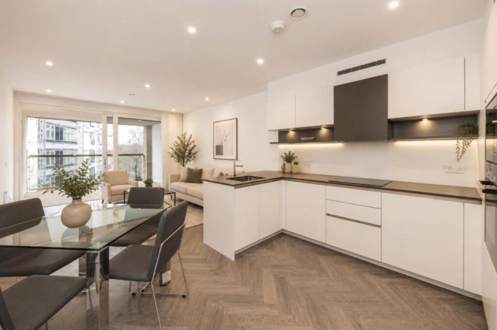 2 bed Apartment for rent in Islington. From Ernest-Brooks International - Canary Wharf
