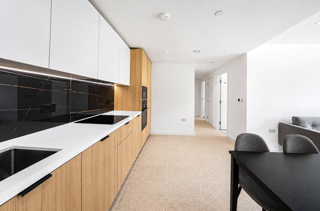 2 bed Apartment for rent in Stepney. From Ernest-Brooks International - Canary Wharf