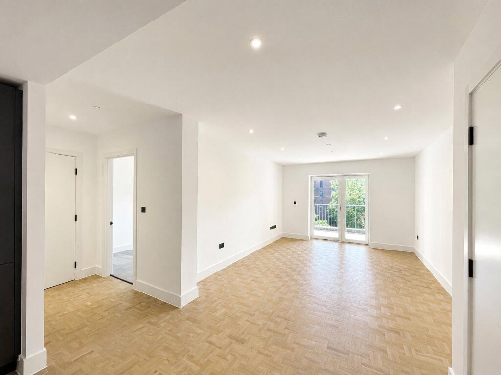 2 bed Apartment for rent in . From Ernest-Brooks International - Canary Wharf