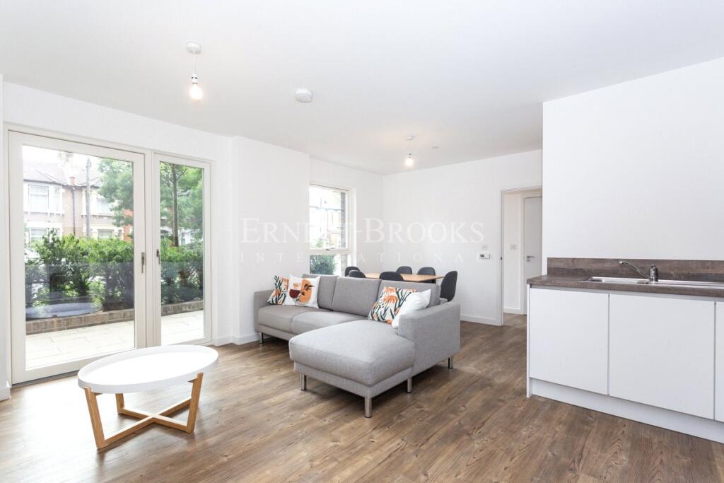 3 bed Apartment for rent in London. From Ernest-Brooks International - Canary Wharf