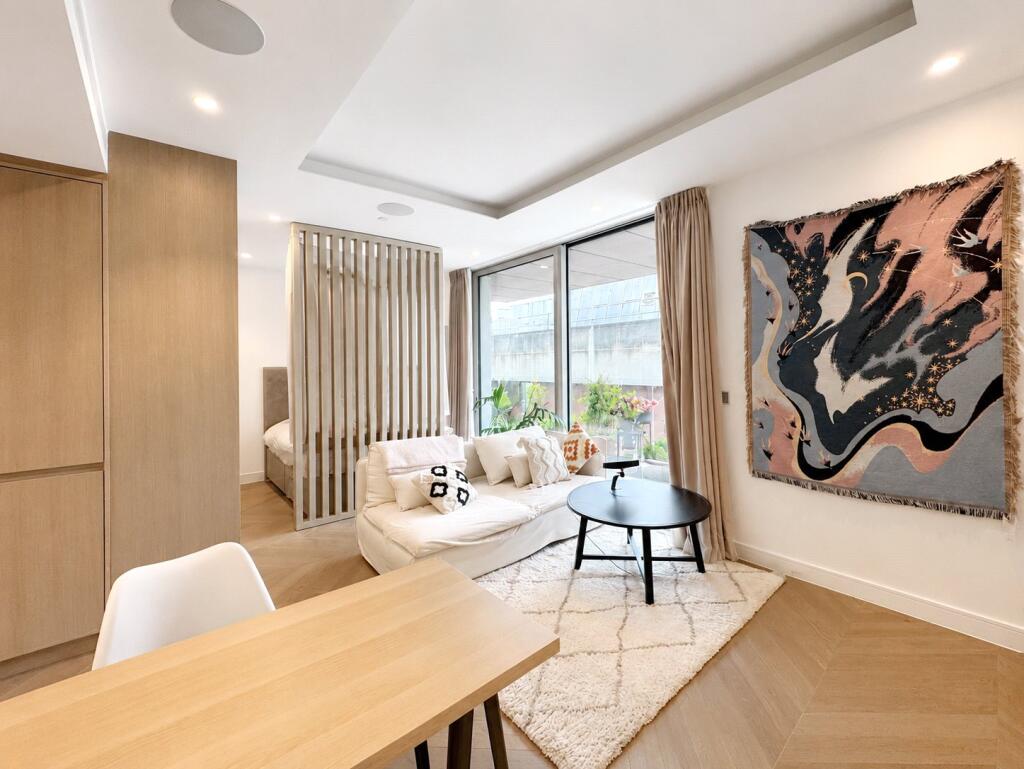 4 bed Studio for rent in London. From Ernest-Brooks International - Canary Wharf