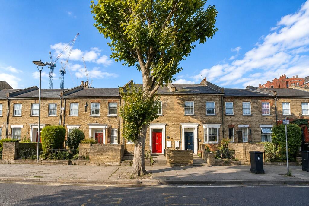 4 bed Mid Terraced House for rent in Poplar. From Ernest-Brooks International - Canary Wharf