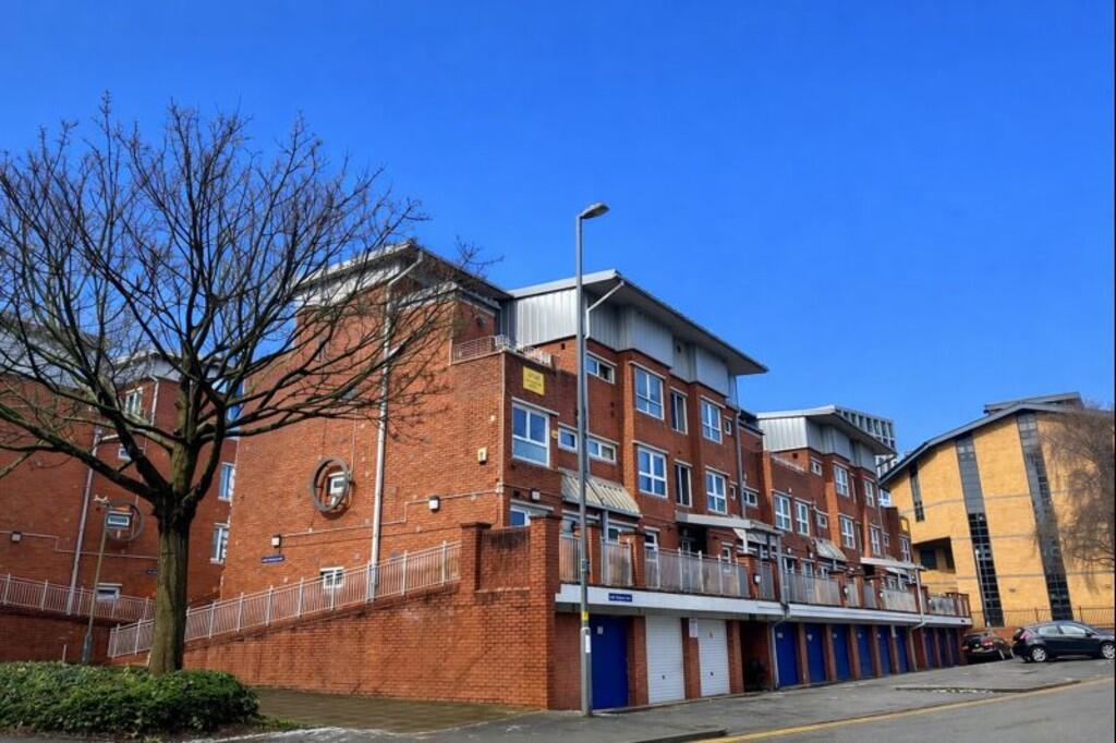 4 bed Mid Terraced House for rent in Birmingham. From Essence Property Investment & Management - Birmingham