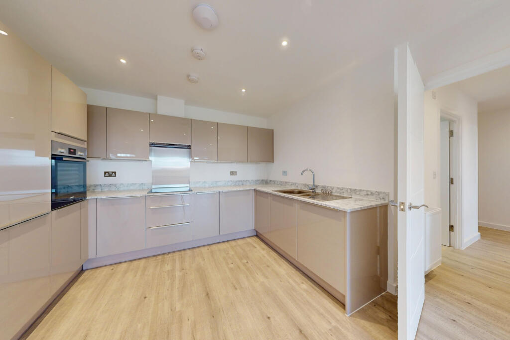 2 bed Apartment for rent in Great Chart. From Evolution Properties