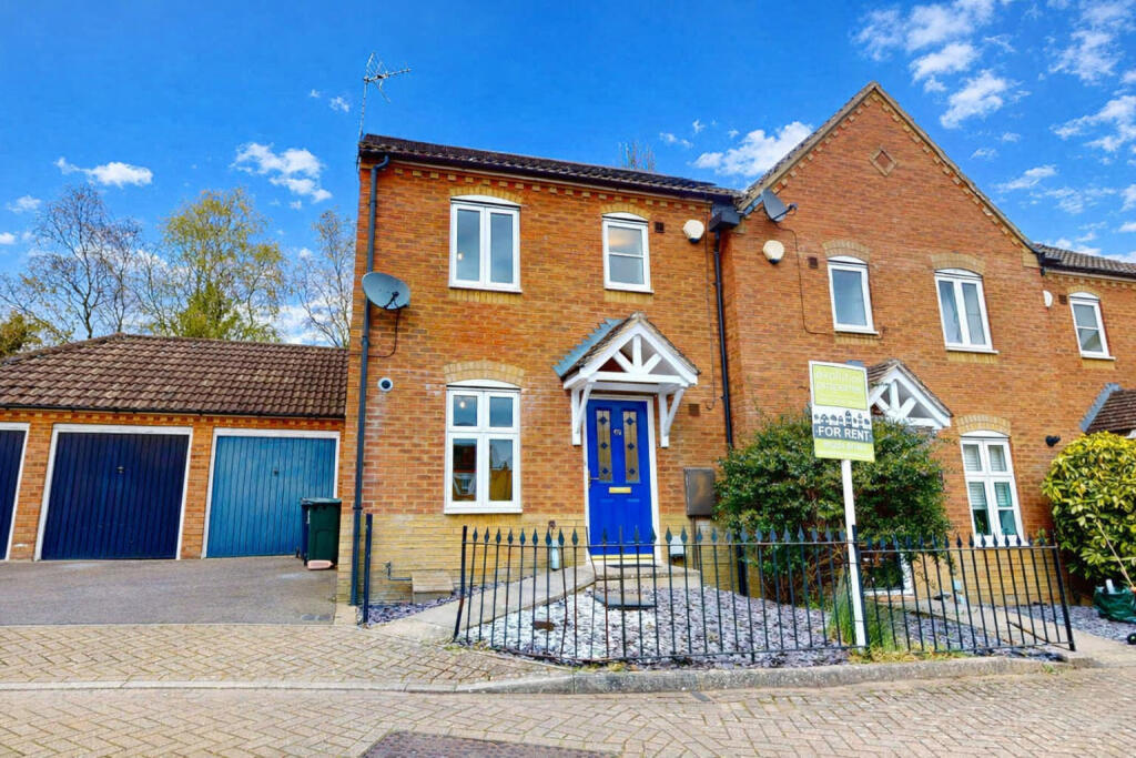 3 bed End of Terrace for rent in Potters Corner. From Evolution Properties