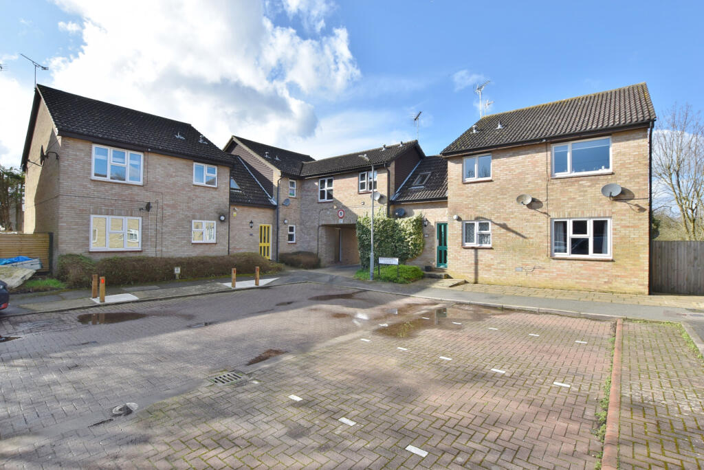 4 bed 1st Floor Flat for rent in Great Chart. From Evolution Properties