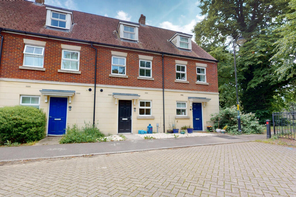 3 bed Mid Terraced House for rent in Ashford. From Evolution Properties