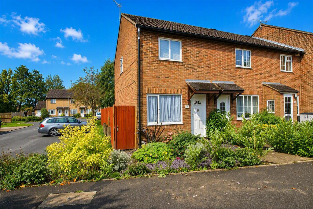 2 bed Mid Terraced House for rent in Great Chart. From Evolution Properties 2 bed Mid Terraced House for rent in Great Chart. From Evolution Properties