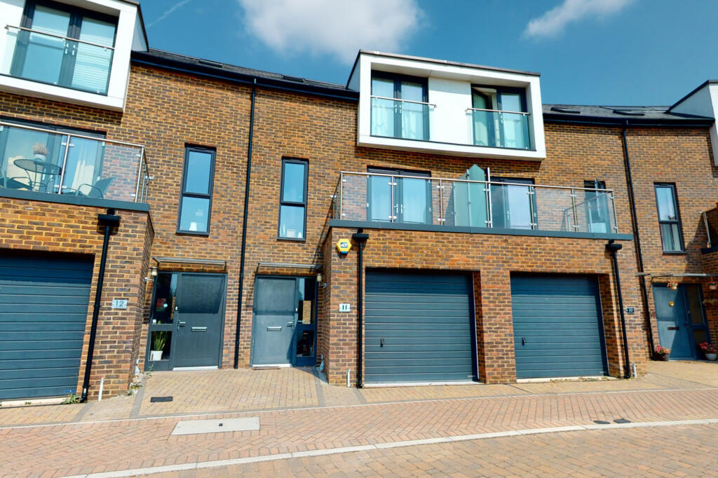 3 bed Mid Terraced House for rent in Ashford. From Evolution Properties