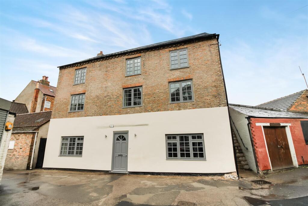 1 bed 1st Floor Flat for rent in Ripon. From Davis & Lund - Ripon