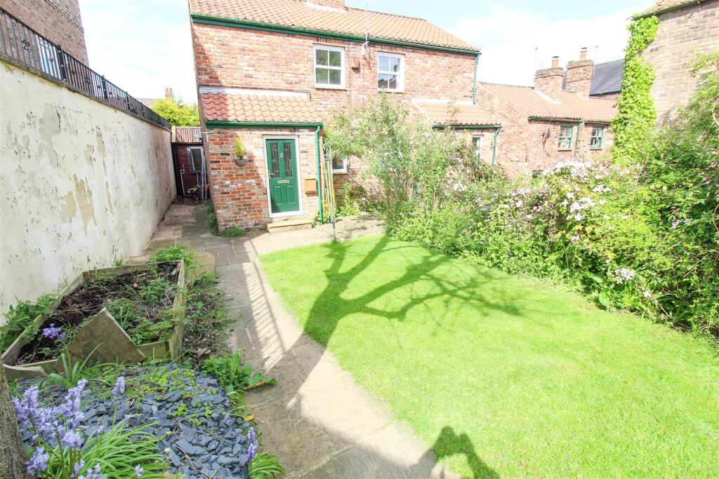 2 bed End of Terrace for rent in Ripon. From Davis & Lund - Ripon 2 bed End of Terrace for rent in Ripon. From Davis & Lund - Ripon