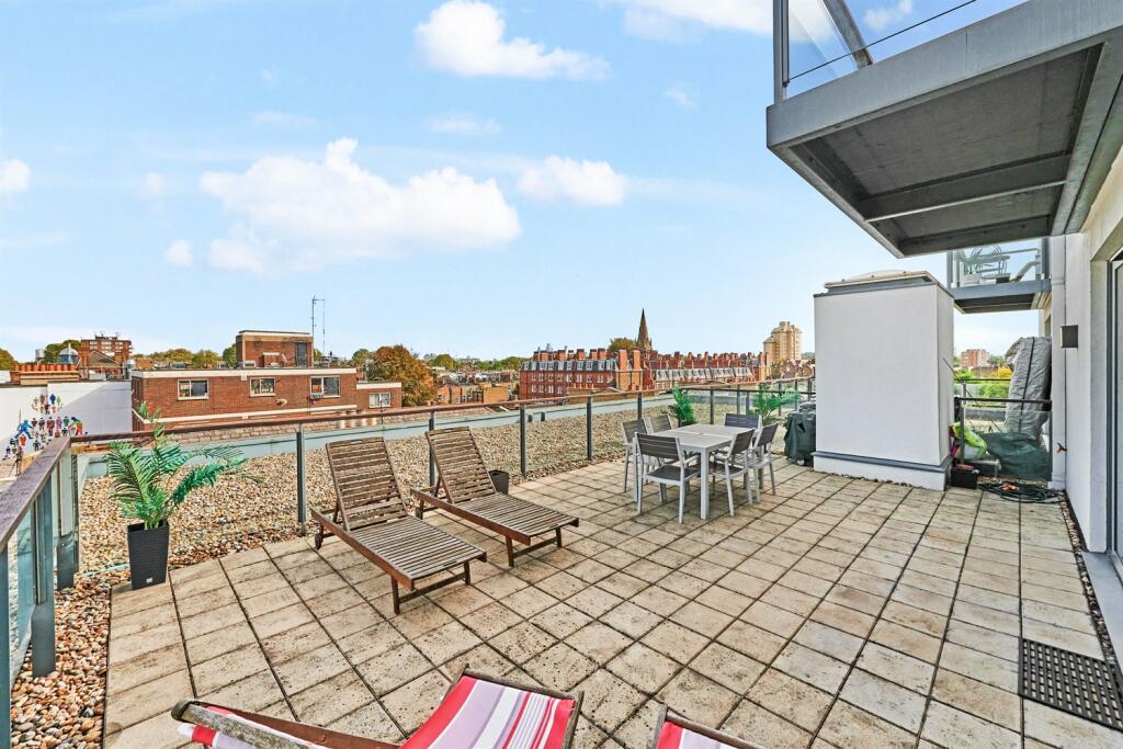 3 bed Penthouse for rent in Chelsea. From Farrar & Co - Chelsea - Sales