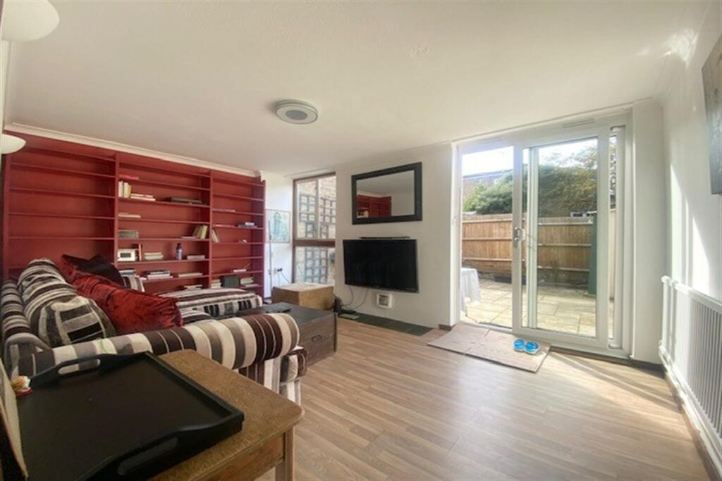 3 bed Detached House for rent in Battersea. From Farrar & Co - Chelsea - Sales