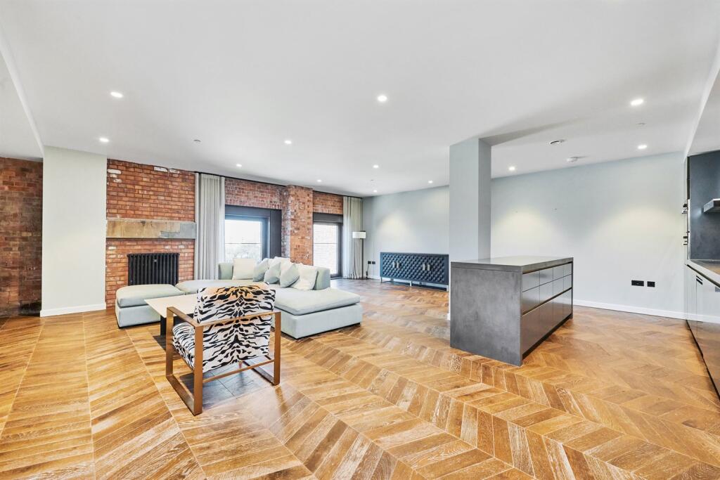 3 bed 1st Floor Flat for rent in Battersea. From Farrar & Co - Chelsea - Sales