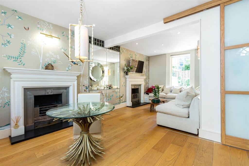 3 bed Mid Terraced House for rent in Chelsea. From Farrar & Co - Chelsea - Sales