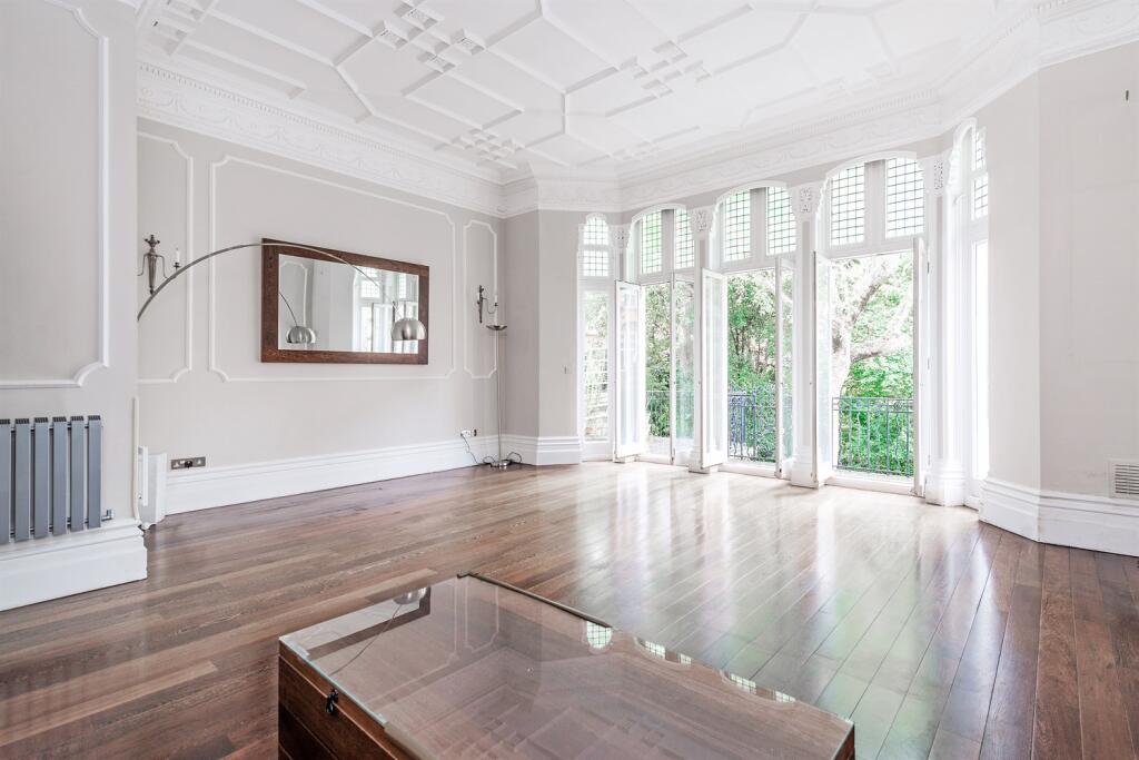3 bed 1st Floor Flat for rent in Kensington. From Farrar & Co - Chelsea - Sales