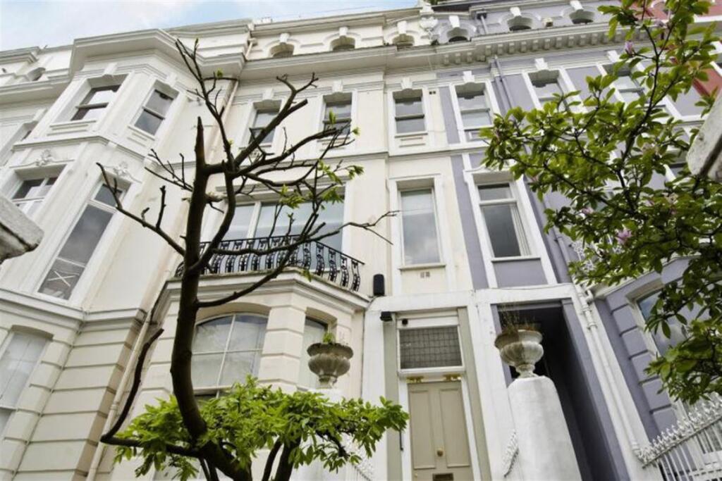1 bed 1st Floor Flat for rent in Kensington. From Farrar & Co - Chelsea - Sales