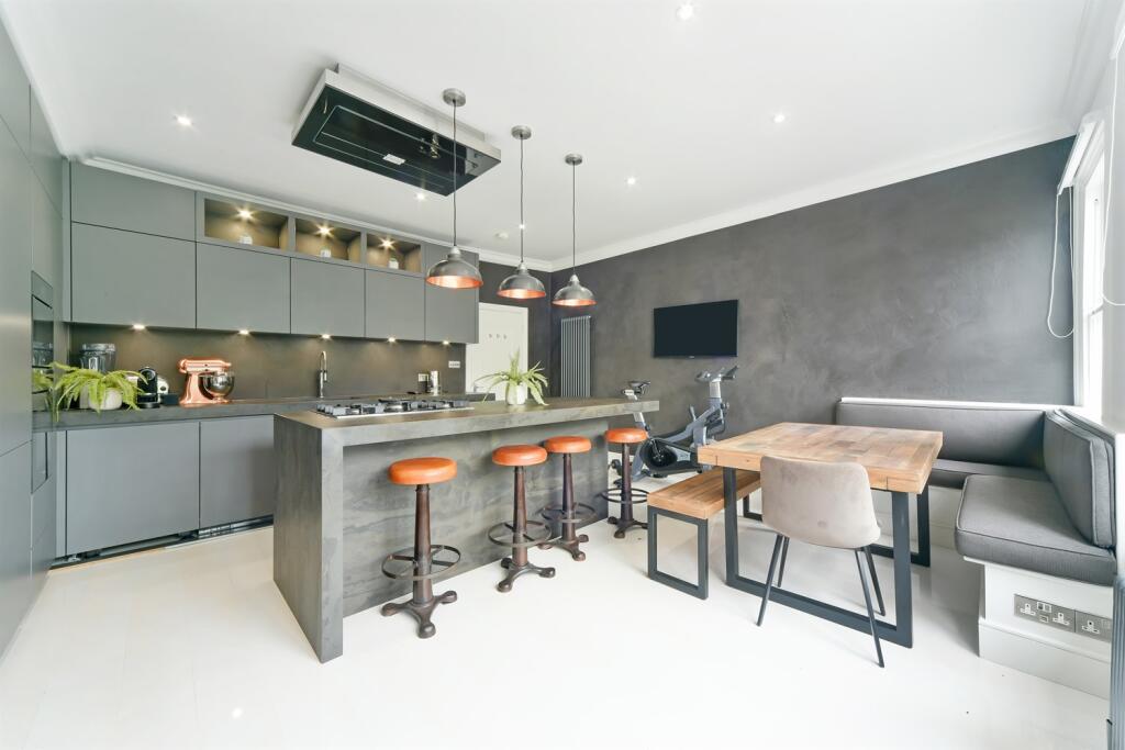 3 bed Annexe for rent in Chelsea. From Farrar & Co - Chelsea - Sales