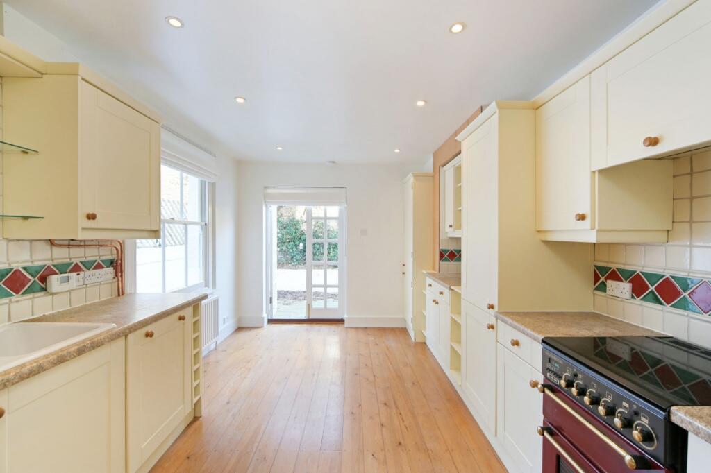 3 bed Mid Terraced House for rent in Hammersmith. From Farrar & Co - Chelsea - Sales