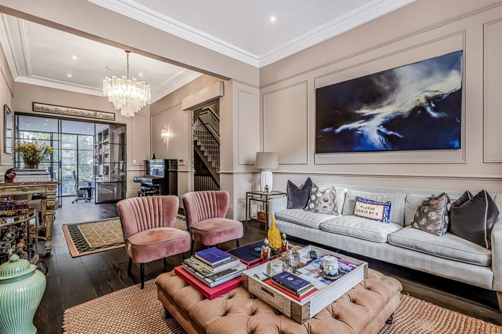 4 bed Mid Terraced House for rent in Chelsea. From Farrar & Co - Chelsea - Sales