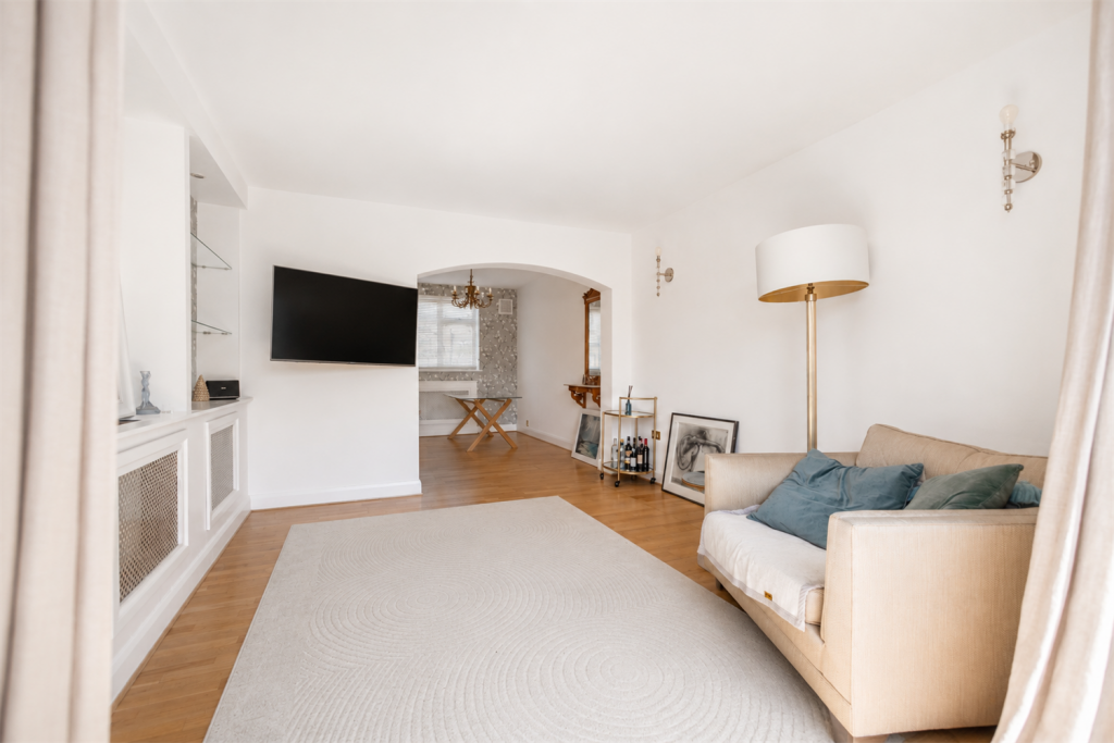2 bed 1st Floor Flat for rent in London. From Farrar & Co - Chelsea - Sales