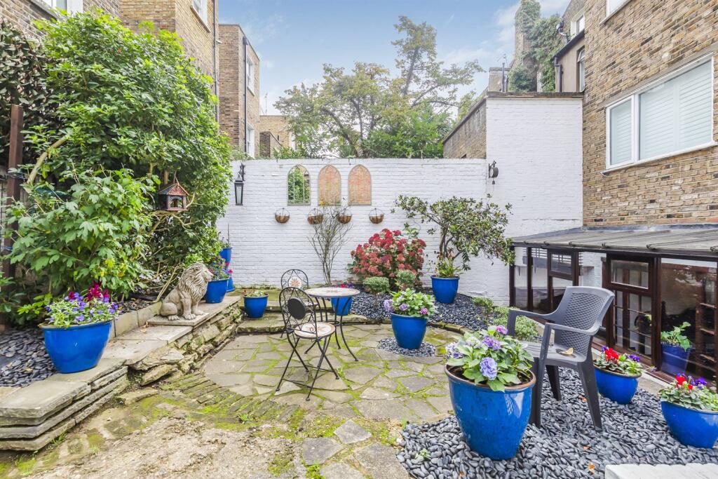 1 bed House (unspecified) for rent in Chelsea. From Farrar & Co - Chelsea - Sales