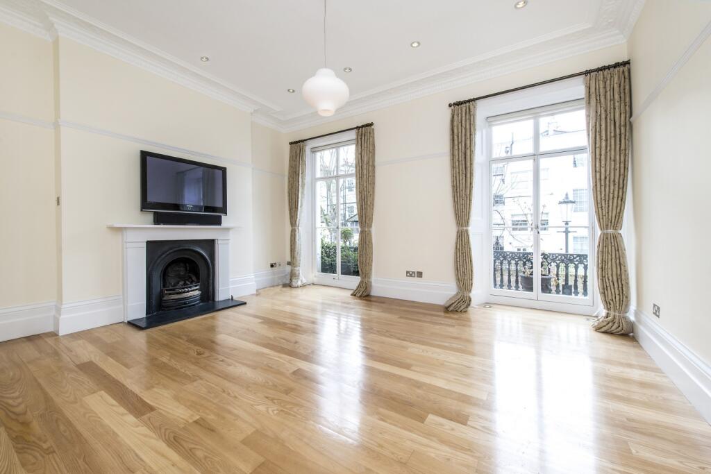 3 bed Mid Terraced House for rent in Chelsea. From Farrar & Co - Chelsea - Sales
