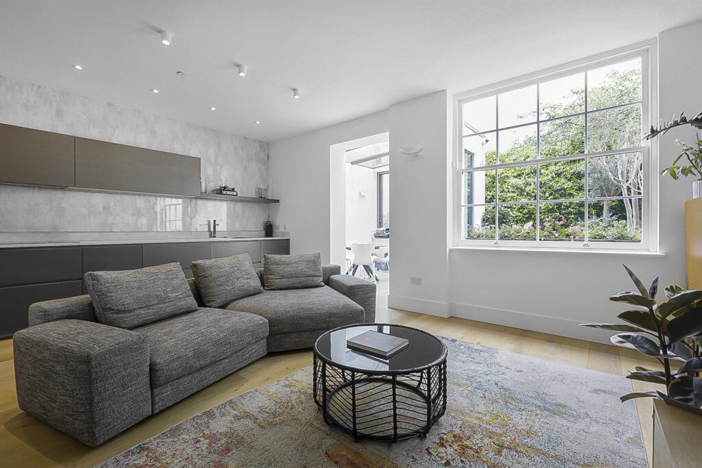 3 bed 1st Floor Flat for rent in Chelsea. From Farrar & Co - Chelsea - Sales 3 bed 1st Floor Flat for rent in Chelsea. From Farrar & Co - Chelsea - Sales