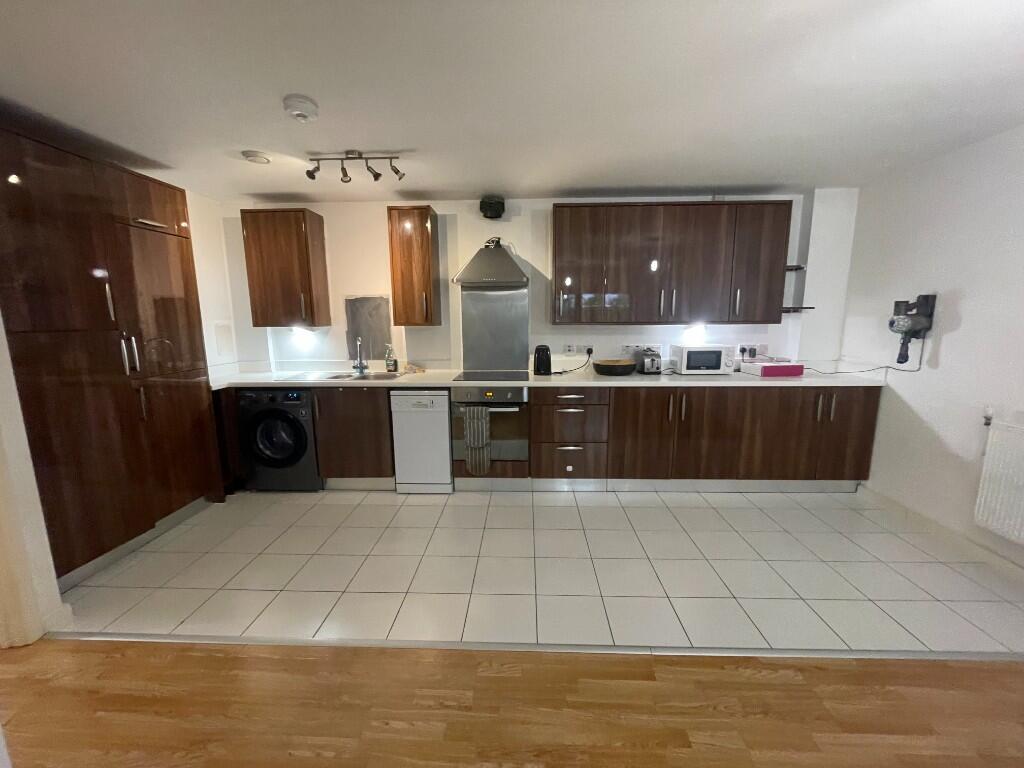 3 bed 1st Floor Flat for rent in Bow. From Filtons Stratford Ltd - Stratford 3 bed 1st Floor Flat for rent in Bow. From Filtons Stratford Ltd - Stratford