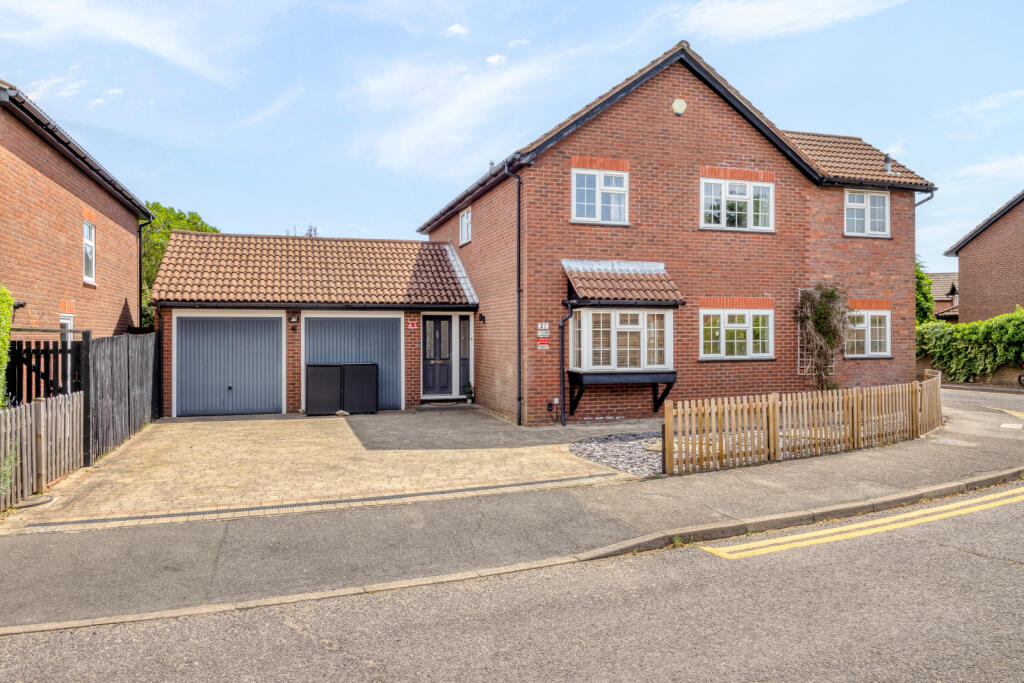 4 bed Detached for rent in Banstead. From Fine & Country - Cheam 4 bed Detached for rent in Banstead. From Fine & Country - Cheam