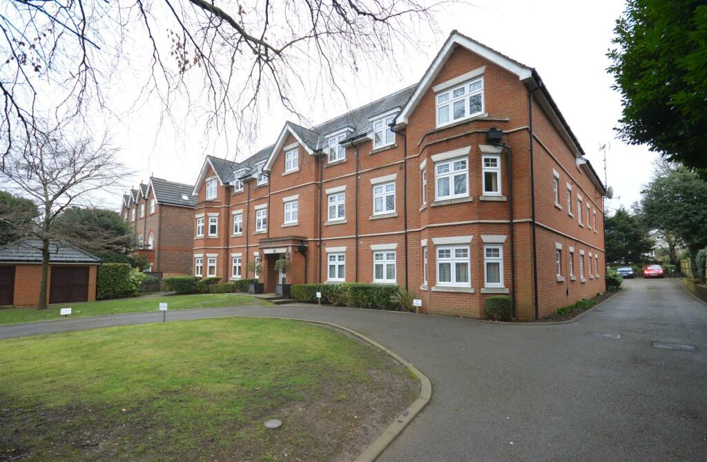 2 bed Flat for rent in Carshalton. From Fine & Country - Kingswood