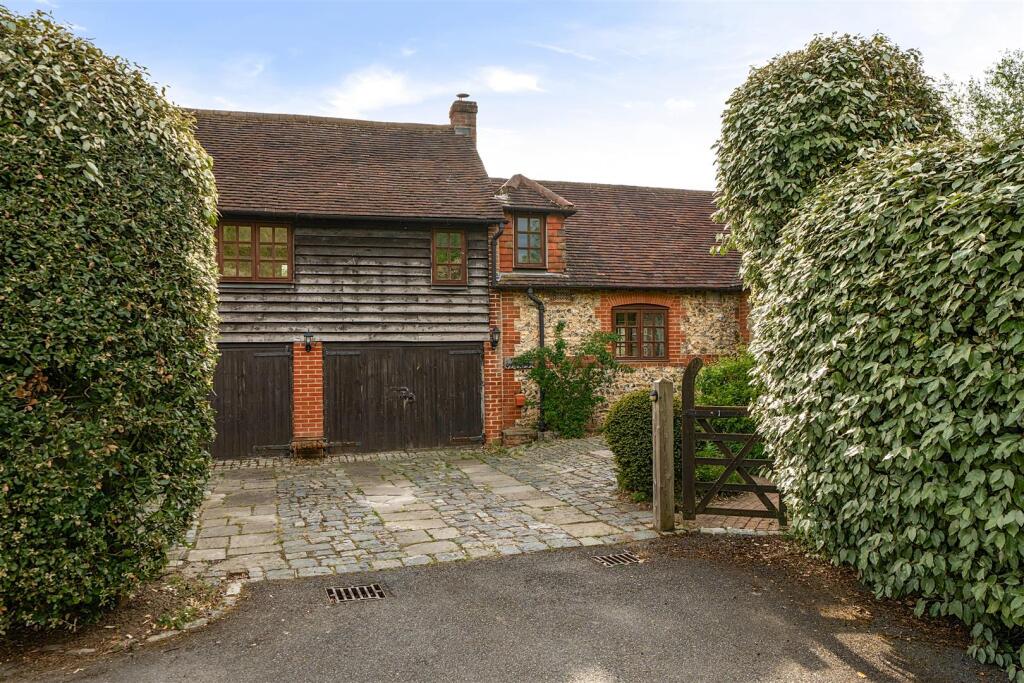 3 bed Chalet type for rent in Lower Kingswood. From Fine & Country - Kingswood