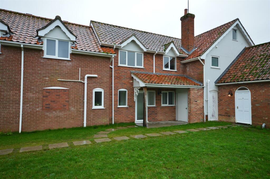 4 bed Mid Terraced House for rent in Heveningham. From Flick & Son - Leiston