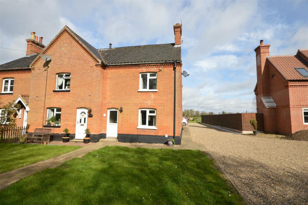 3 bed Cottage for rent in Reydon. From Flick & Son - Leiston