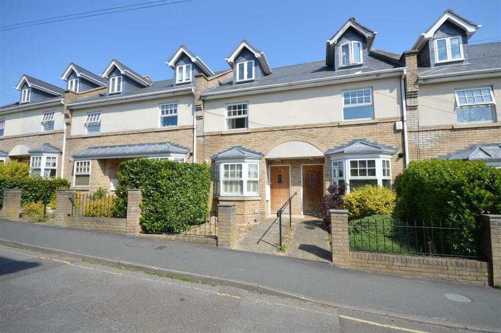 3 bed Mid Terraced House for rent in Saxmundham. From Flick & Son - Leiston