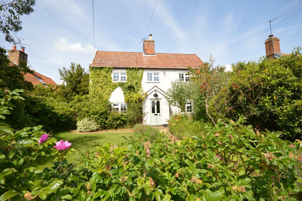 3 bed Detached House for rent in Blaxhall. From Flick & Son - Leiston