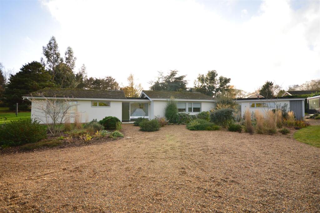 4 bed Detached bungalow for rent in Aldeburgh. From Flick & Son - Saxmundham