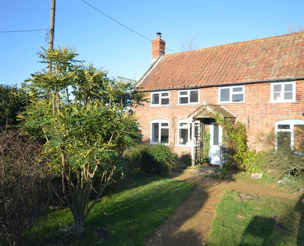 3 bed Semi Detached for rent in Benhall Green. From Flick & Son - Saxmundham 3 bed Semi Detached for rent in Benhall Green. From Flick & Son - Saxmundham