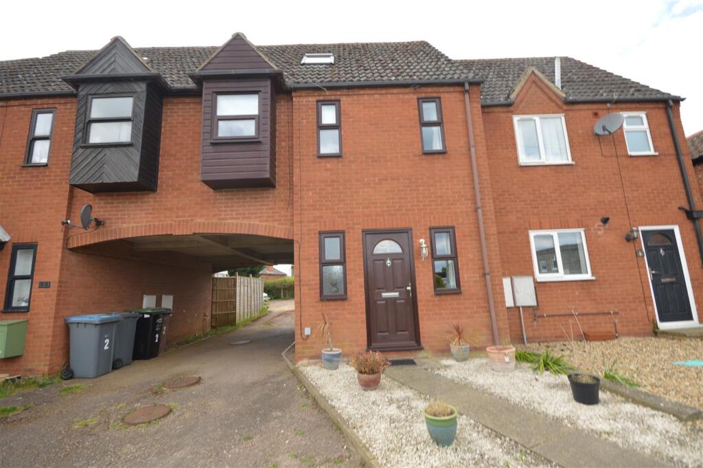 3 bed Mid Terraced House for rent in Saxmundham. From Flick & Son - Saxmundham