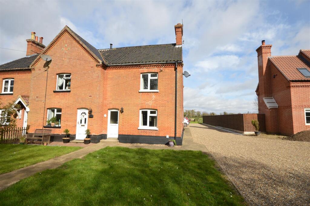 3 bed Cottage for rent in Reydon. From Flick & Son - Saxmundham 3 bed Cottage for rent in Reydon. From Flick & Son - Saxmundham