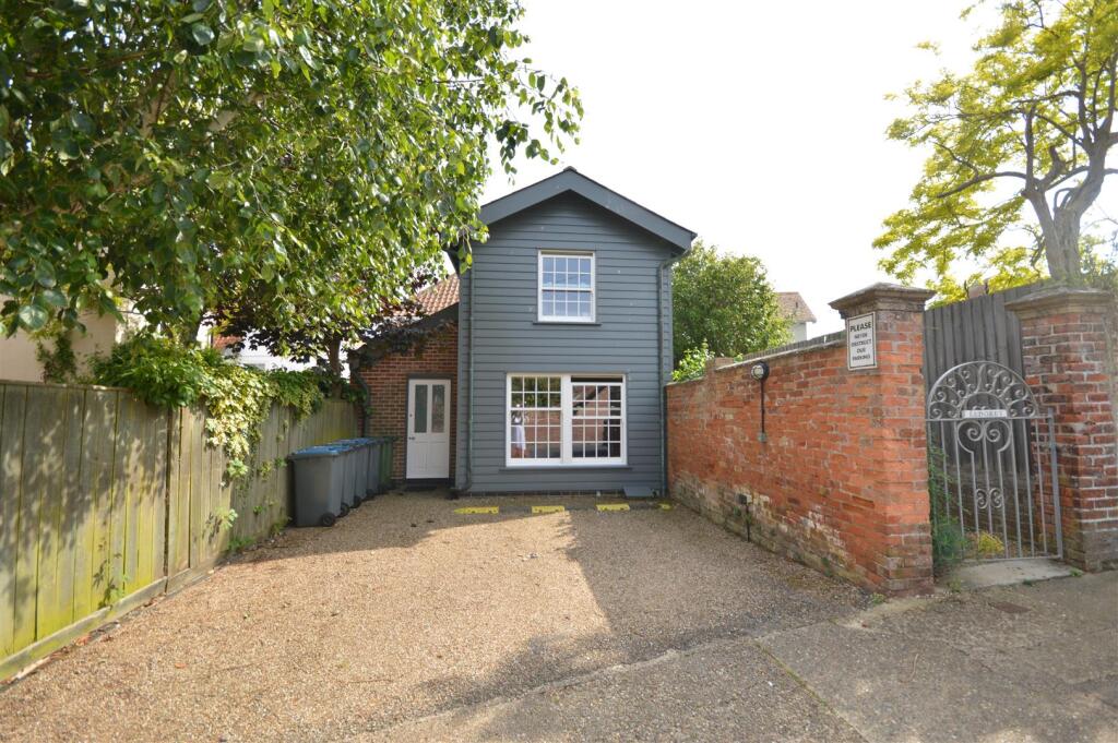 5 bed Detached for rent in Aldeburgh. From Flick & Son - Saxmundham 5 bed Detached for rent in Aldeburgh. From Flick & Son - Saxmundham