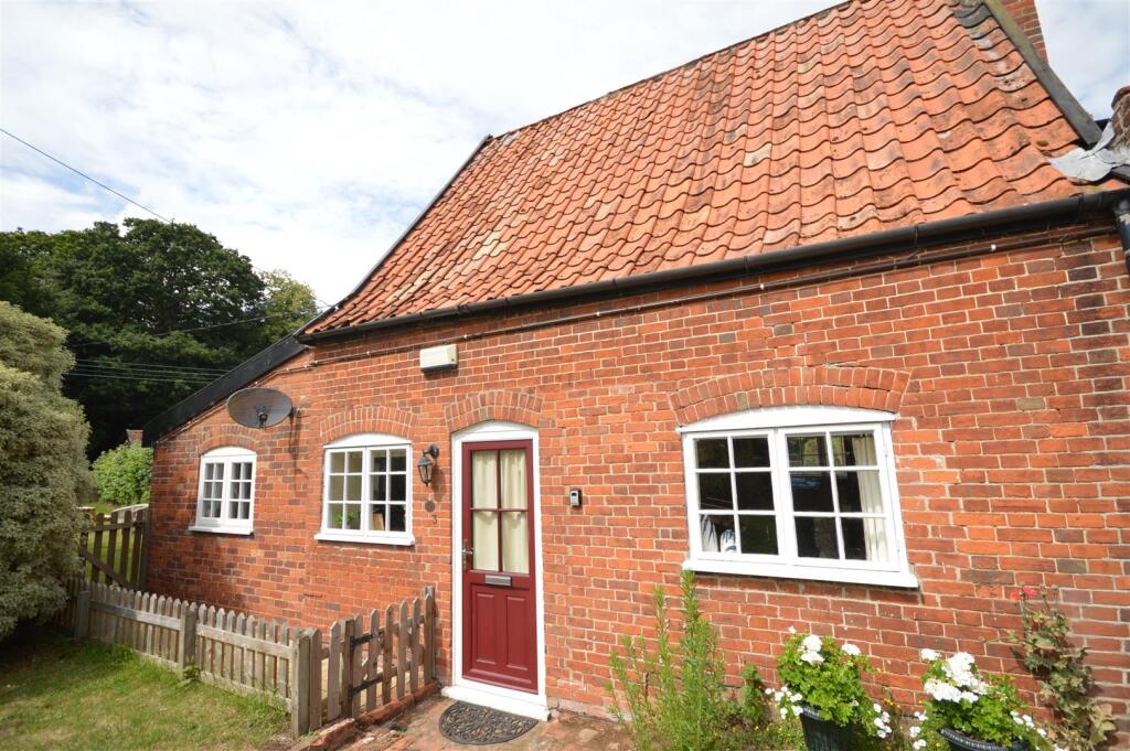 2 bed Cottage for rent in Peasenhall. From Flick & Son - Saxmundham