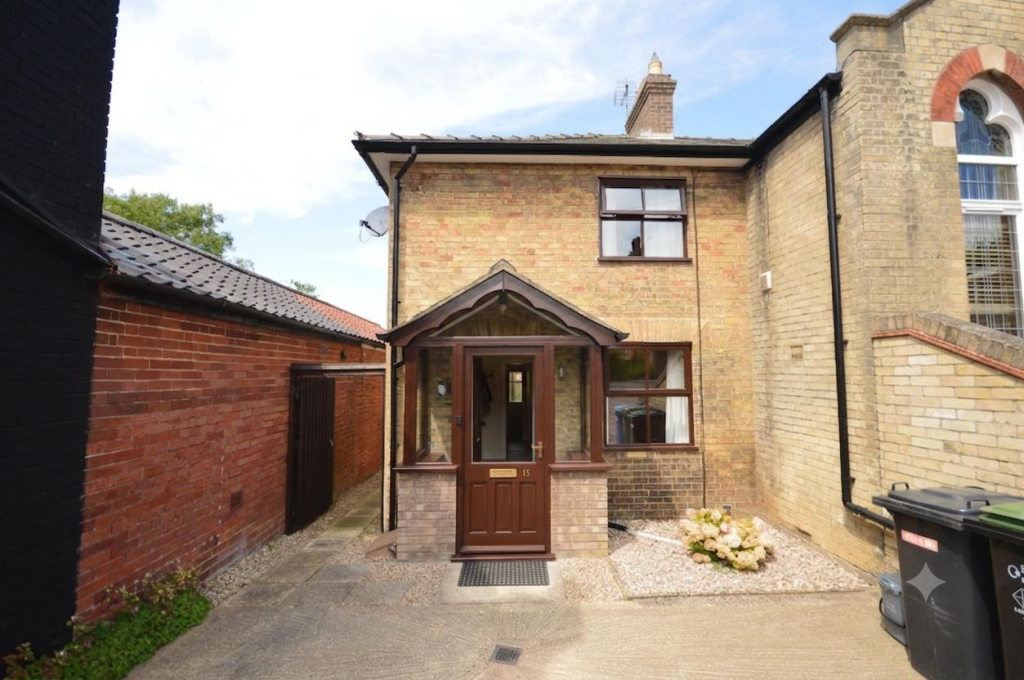 2 bed Semi Detached for rent in Wrentham. From Flick & Son - Saxmundham 2 bed Semi Detached for rent in Wrentham. From Flick & Son - Saxmundham