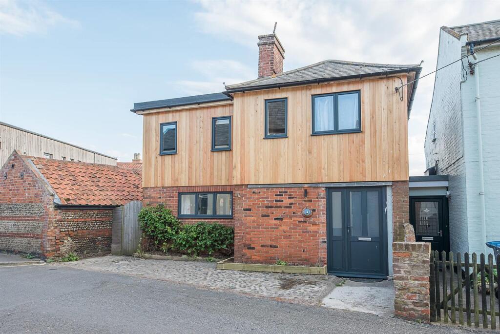 3 bed Detached for rent in Aldeburgh. From Flick & Son - Saxmundham 3 bed Detached for rent in Aldeburgh. From Flick & Son - Saxmundham