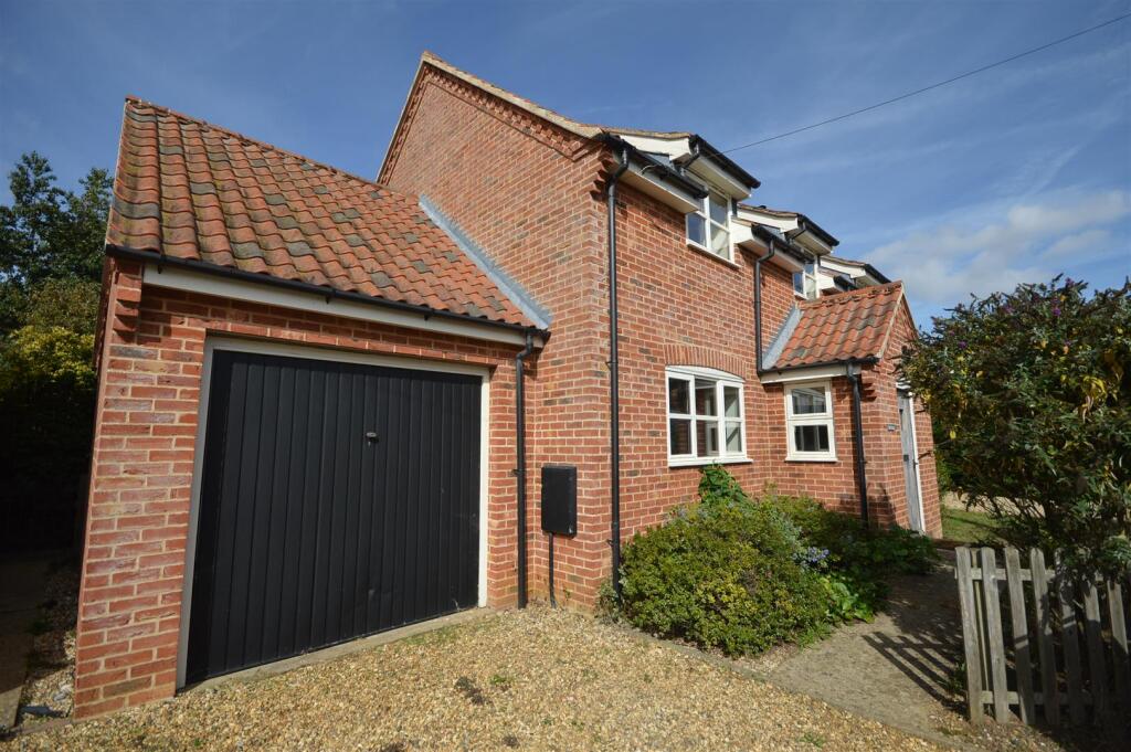 3 bed Detached for rent in Friston. From Flick & Son - Saxmundham 3 bed Detached for rent in Friston. From Flick & Son - Saxmundham