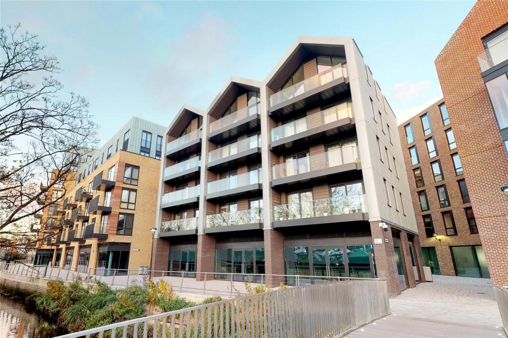 3 bed 1st Floor Flat for rent in London. From Fraser & Co - Kew Bridge & Brentford