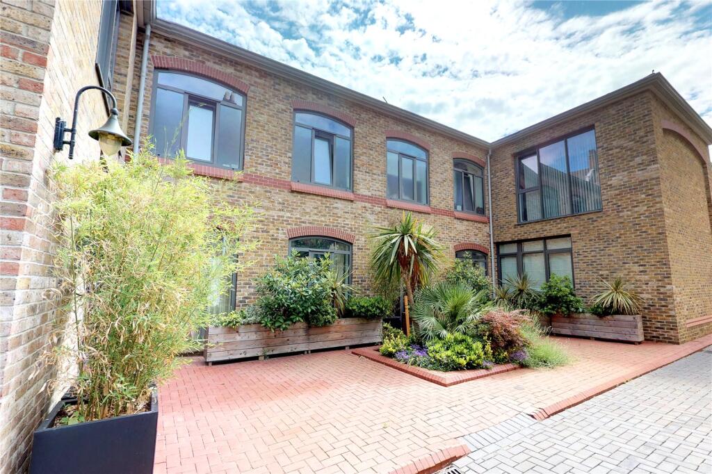 1 bed 1st Floor Flat for rent in Hammersmith. From Fraser & Co - Kew Bridge & Brentford