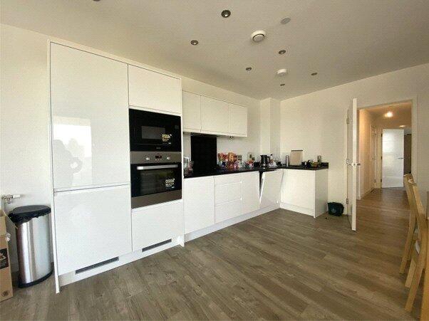 3 bed 1st Floor Flat for rent in London. From Fraser & Co - Kew Bridge & Brentford