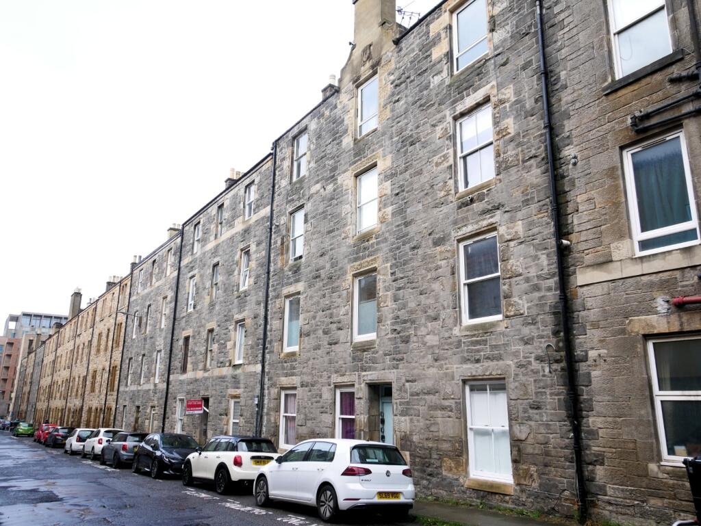3 bed 1st Floor Flat for rent in Edinburgh. From Dove Davies & Partners - Edinburgh 3 bed 1st Floor Flat for rent in Edinburgh. From Dove Davies & Partners - Edinburgh