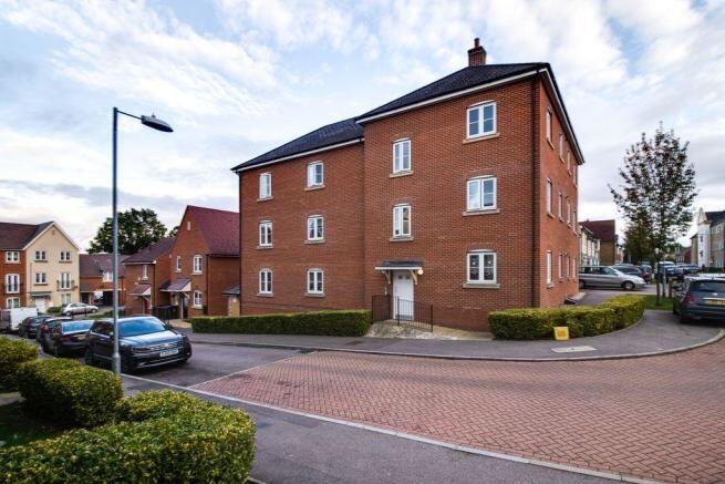 2 bed 1st Floor Flat for rent in Loughton. From Friend & Farrelly Ltd.